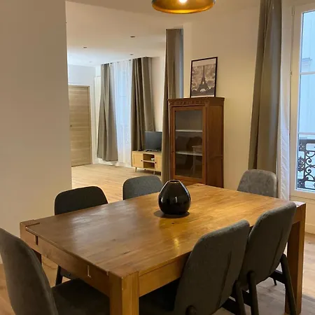 Spacieux Situe Au Coeur De Appartamento Parigi