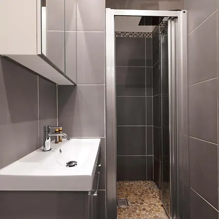 Spacieux Situe Au Coeur De Apartment